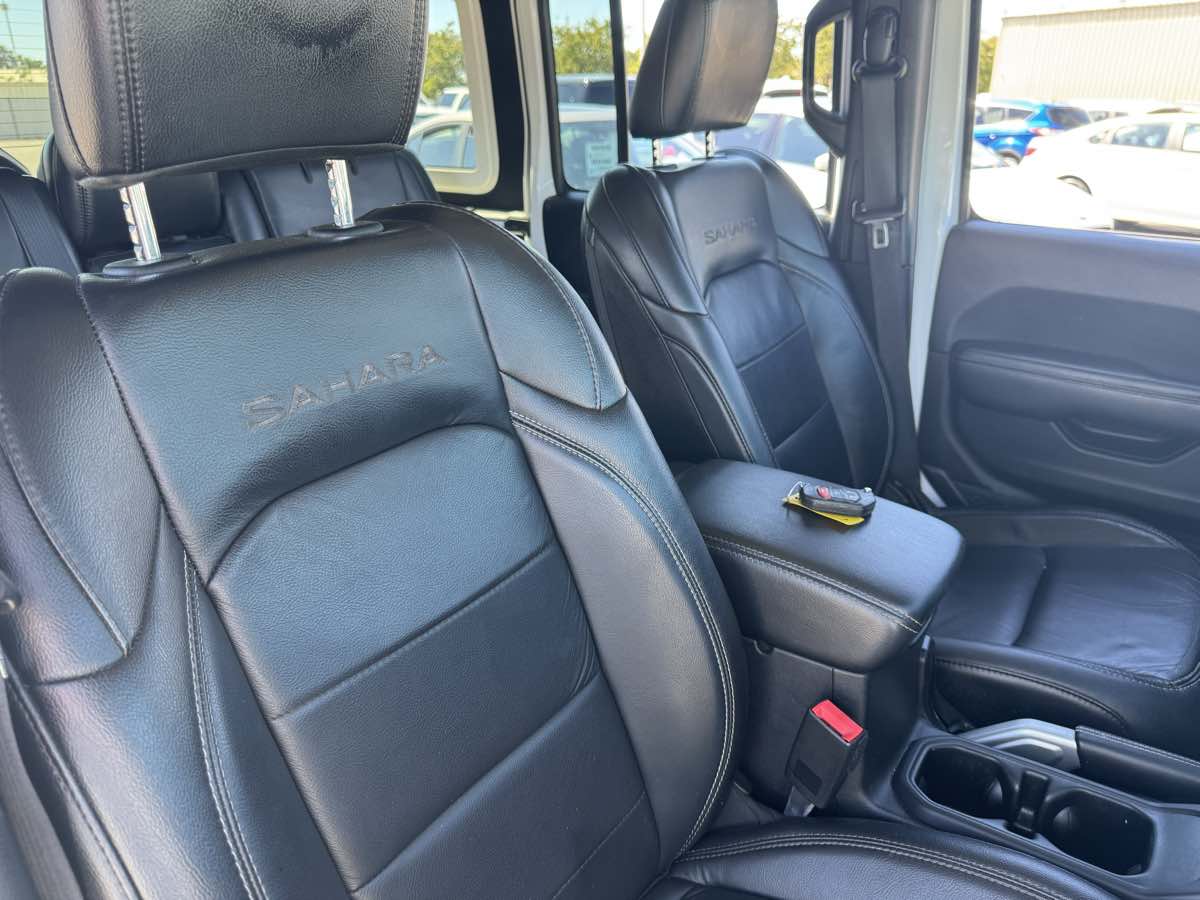 Jeep Wrangler photo 13