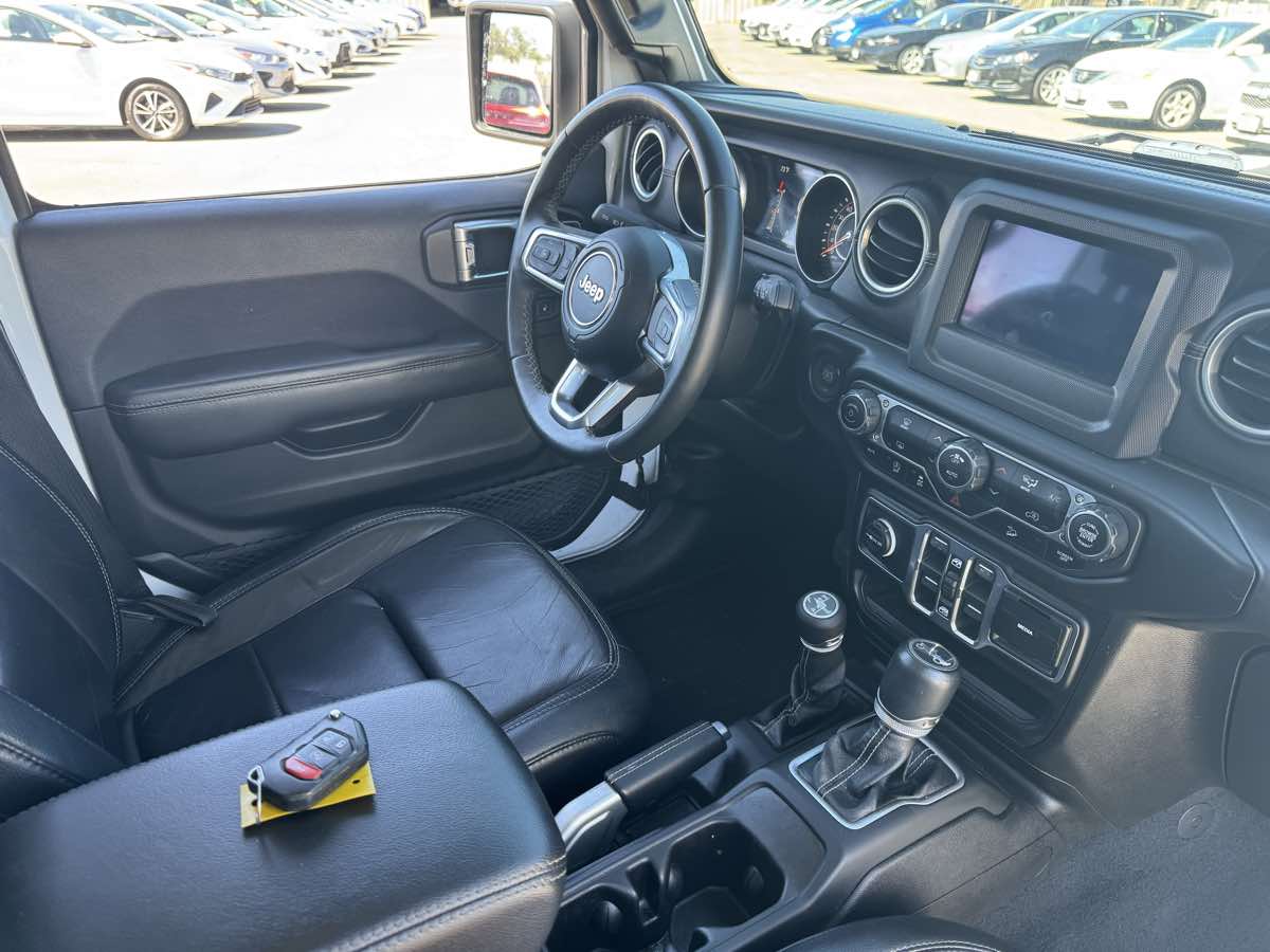 Jeep Wrangler photo 14
