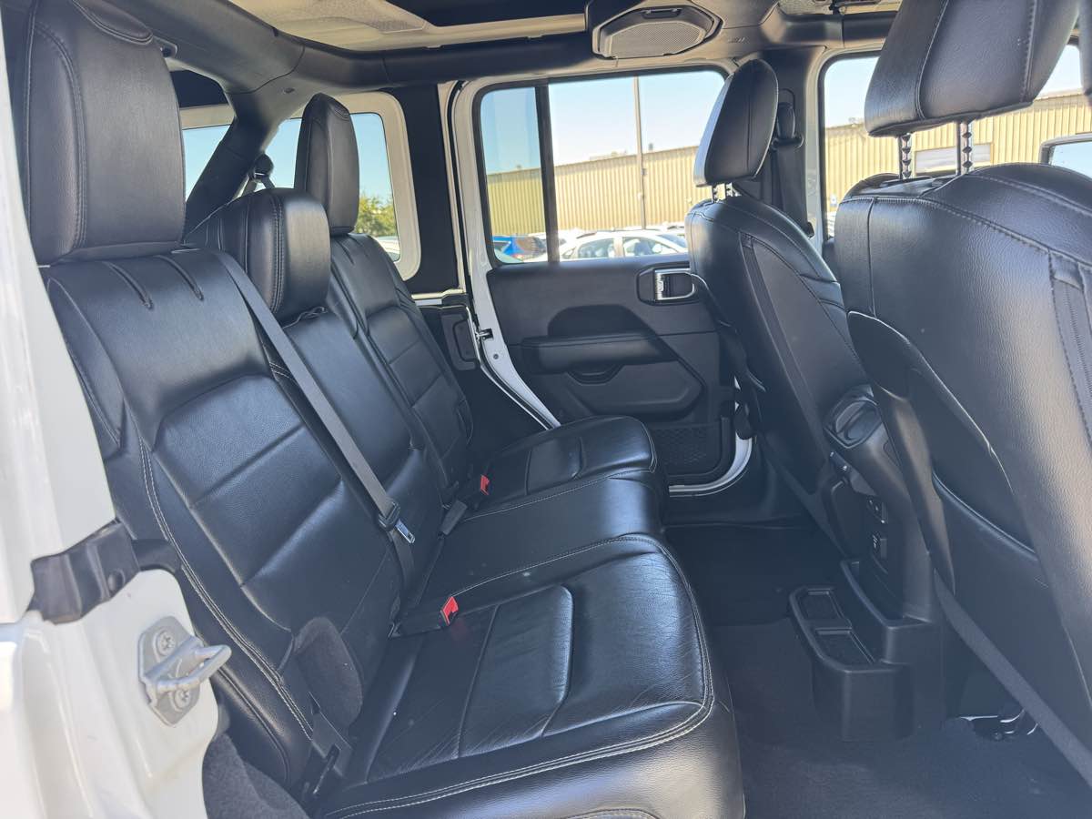 Jeep Wrangler photo 16