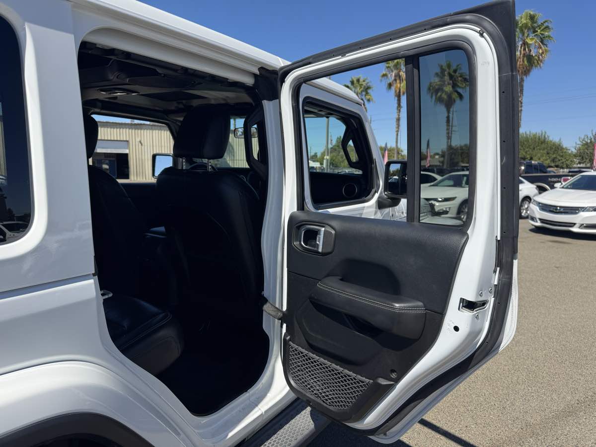 Jeep Wrangler photo 18