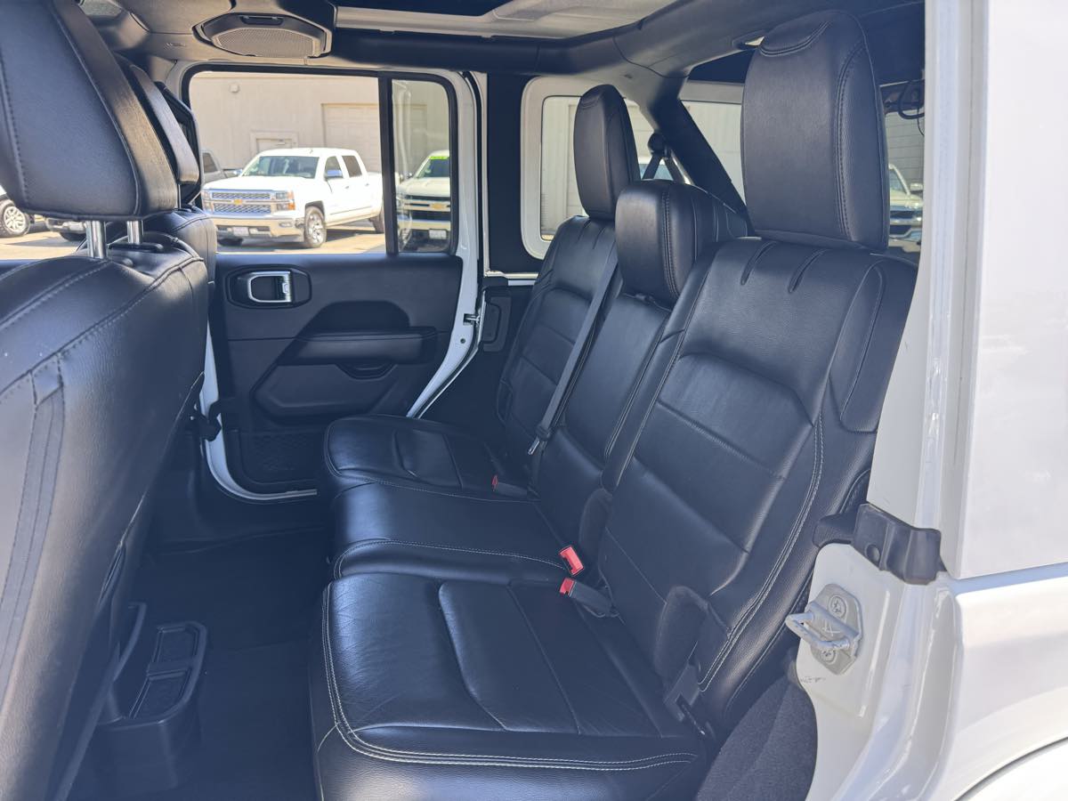 Jeep Wrangler photo 19