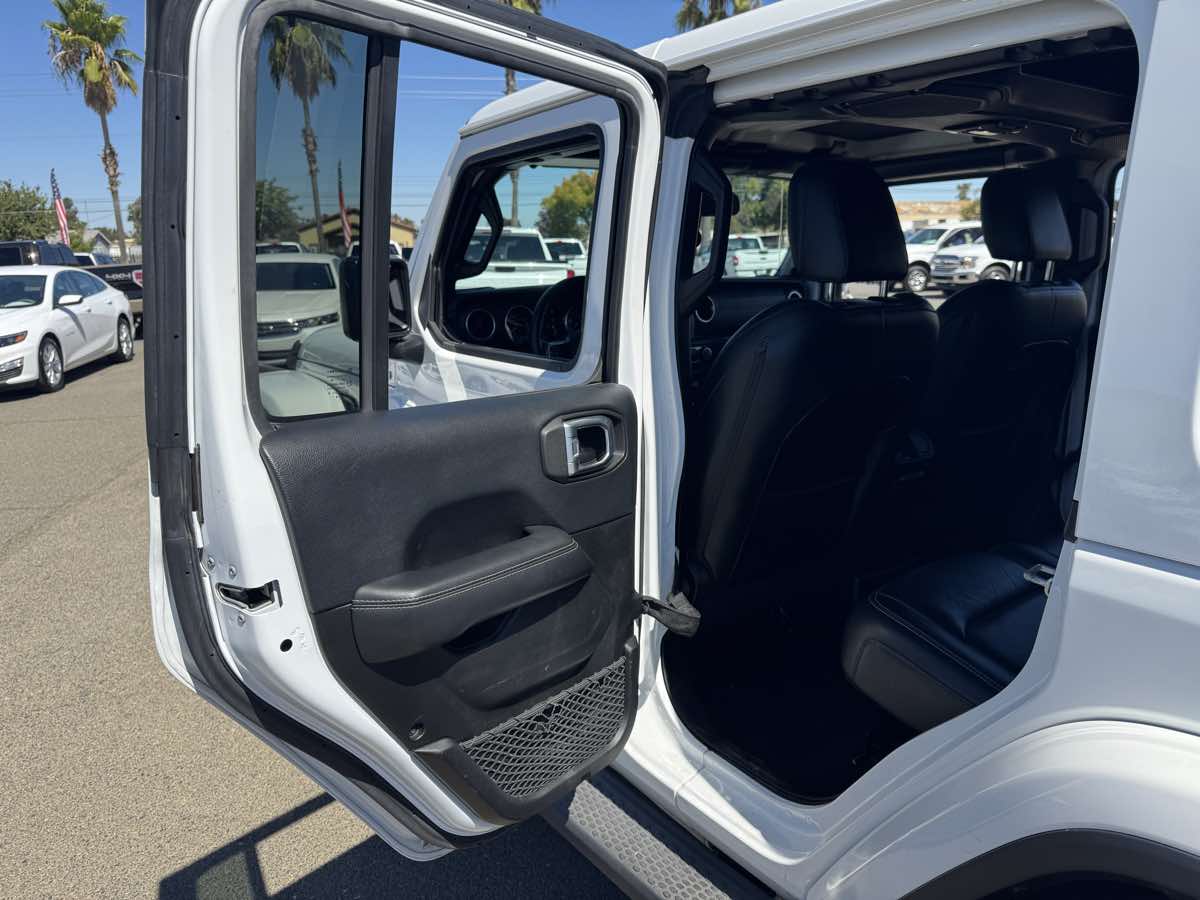 Jeep Wrangler photo 20