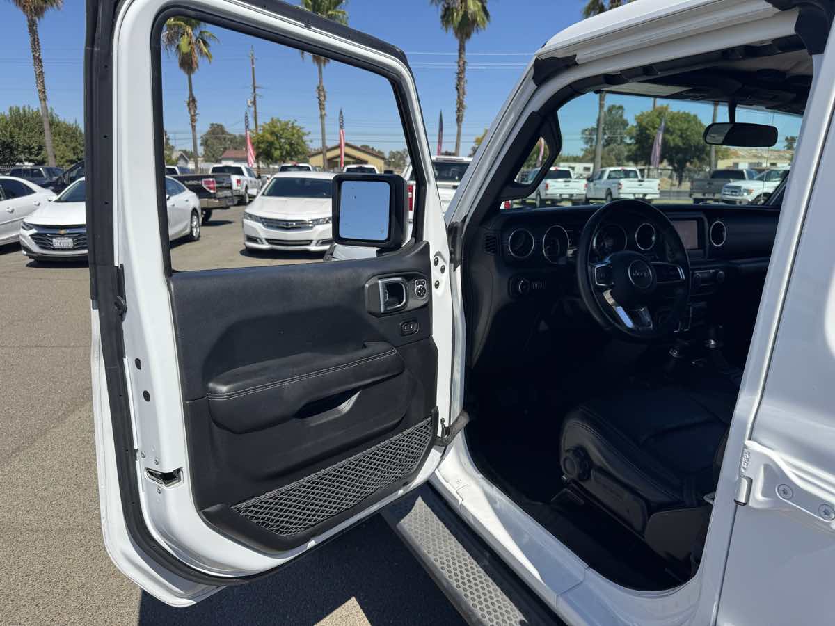 Jeep Wrangler photo 22