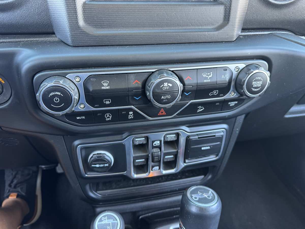 Jeep Wrangler photo 30