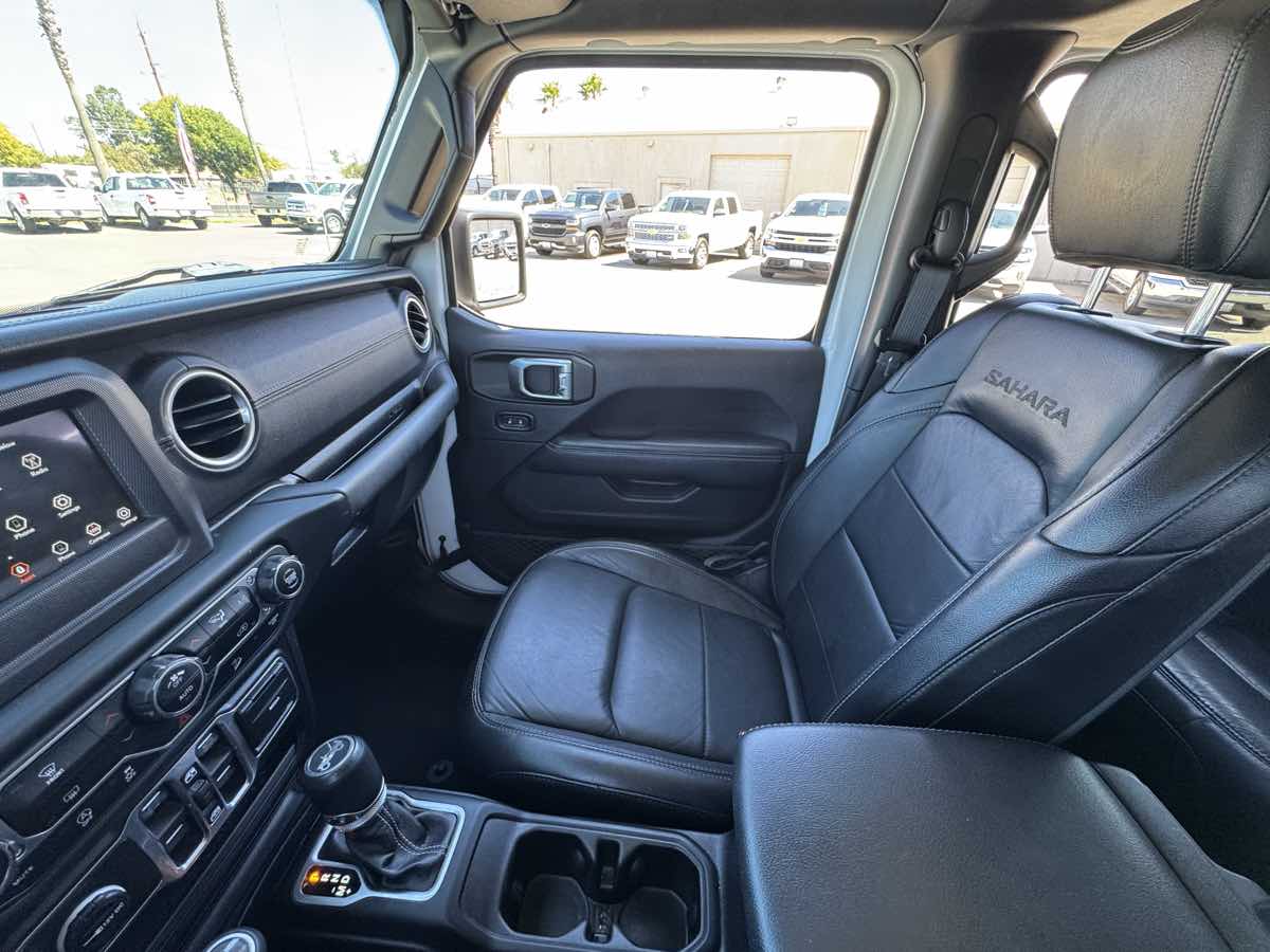 Jeep Wrangler photo 34