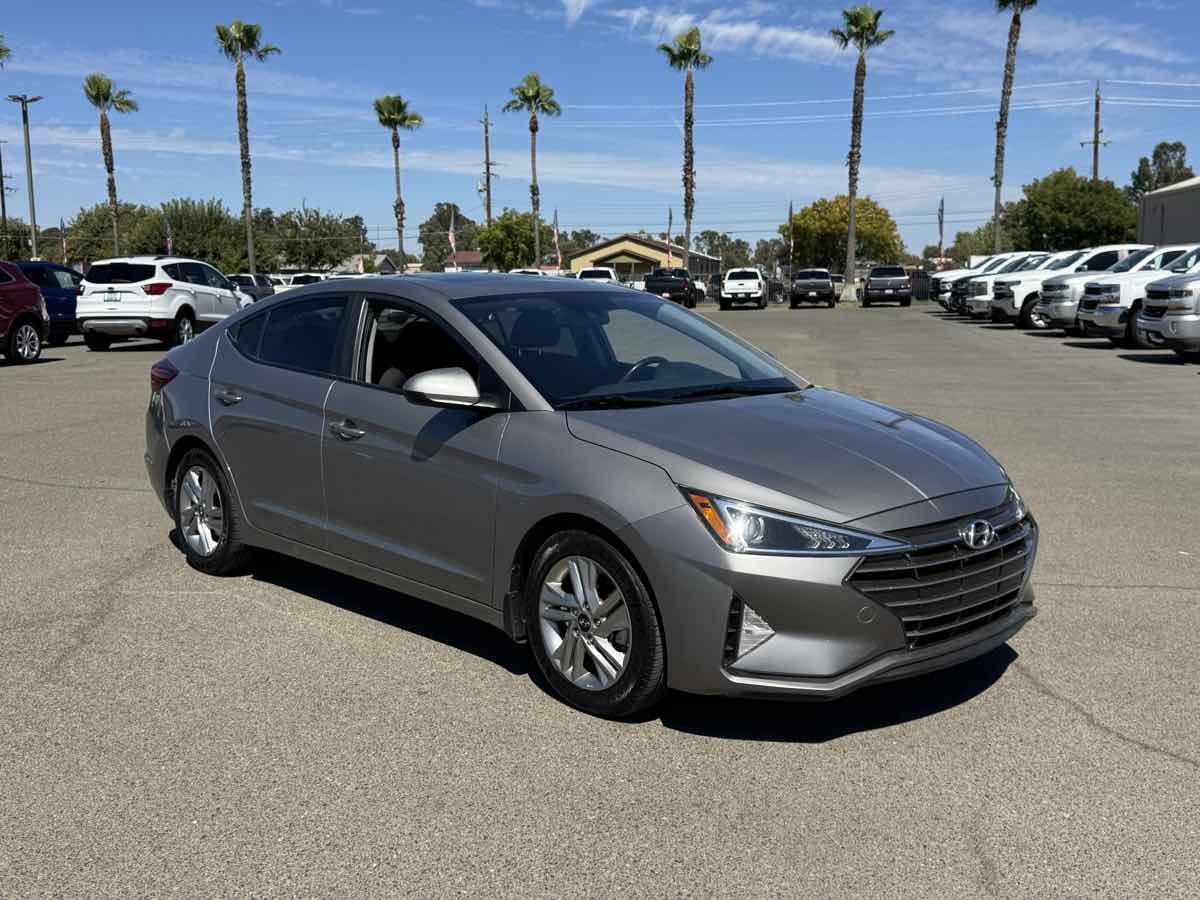 Hyundai Elantra photo 2