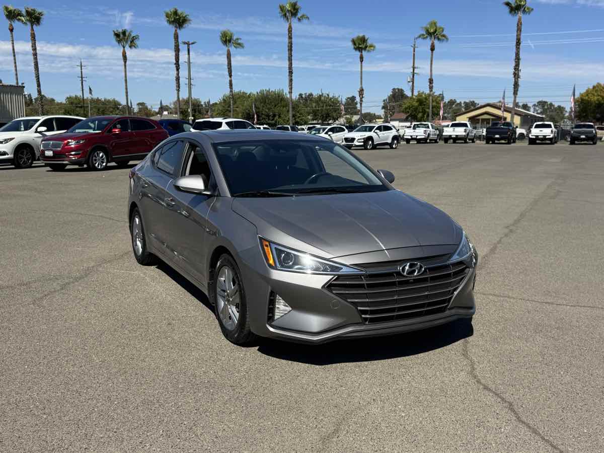 Hyundai Elantra photo 3