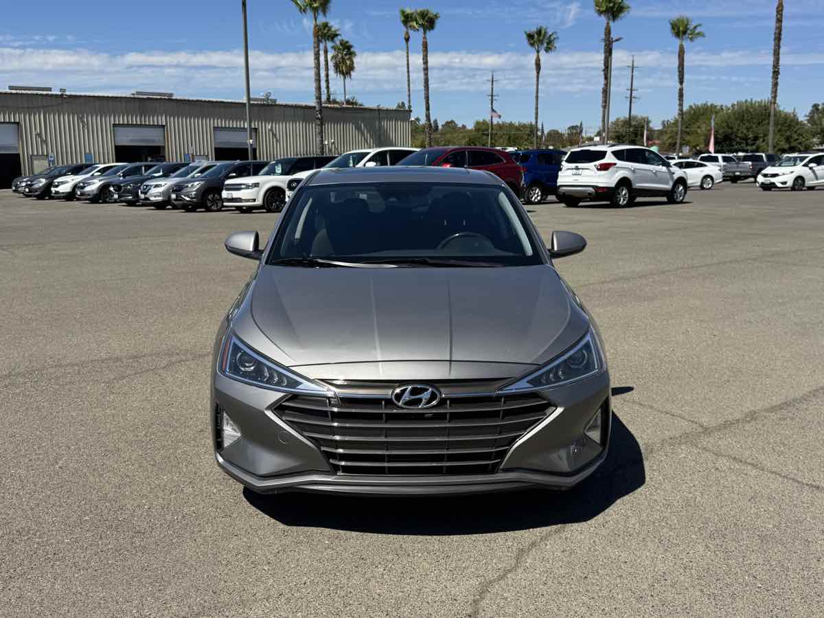 Hyundai Elantra photo 4