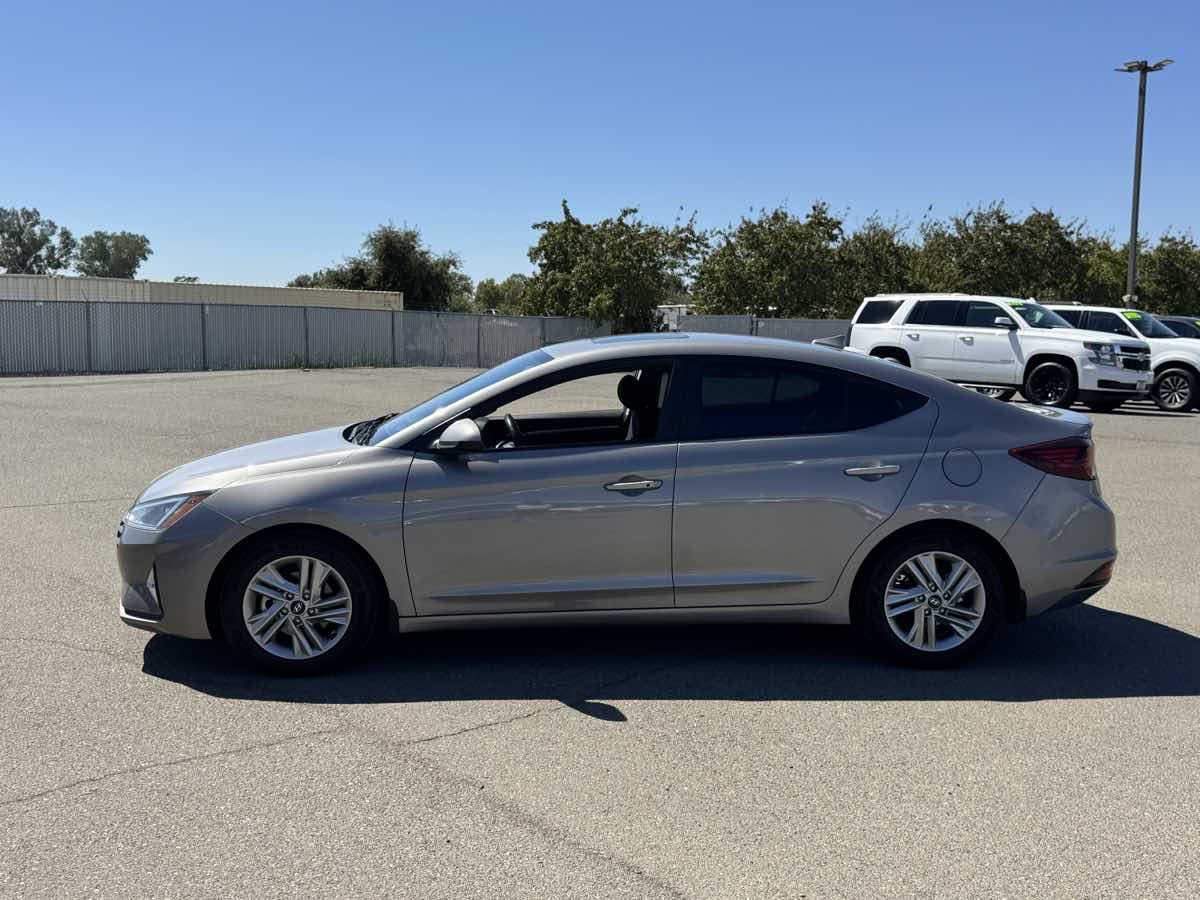 Hyundai Elantra photo 6