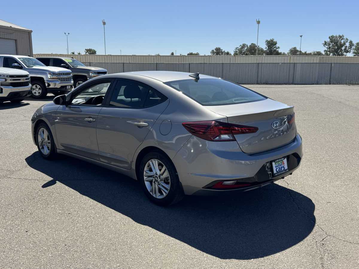 Hyundai Elantra photo 7