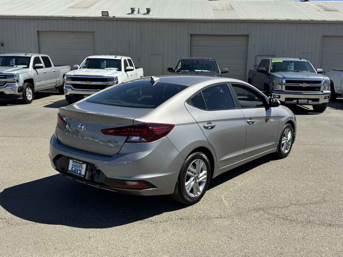 Hyundai Elantra photo 9