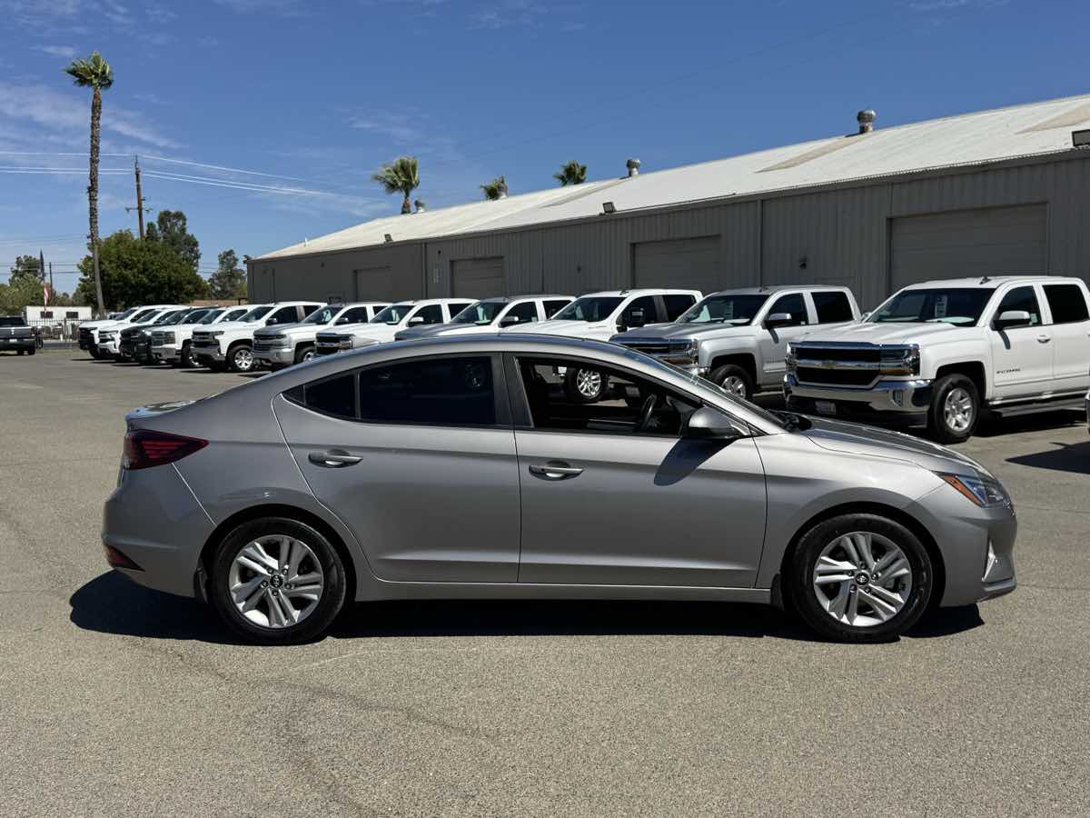 Hyundai Elantra photo 10