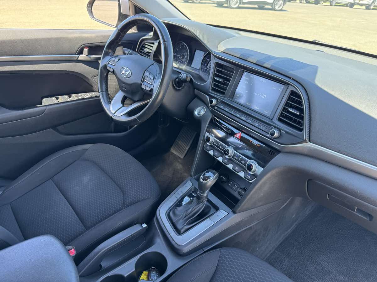 Hyundai Elantra photo 14