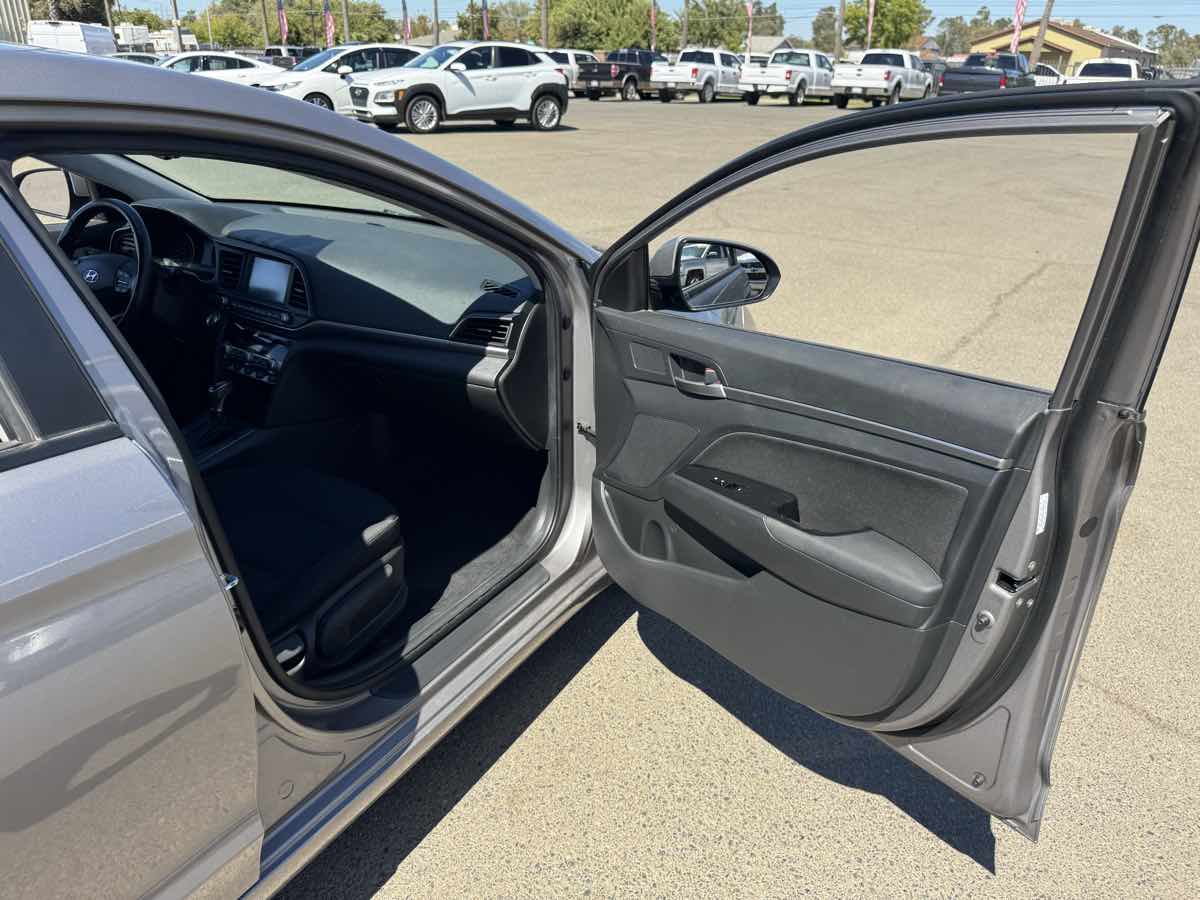 Hyundai Elantra photo 15