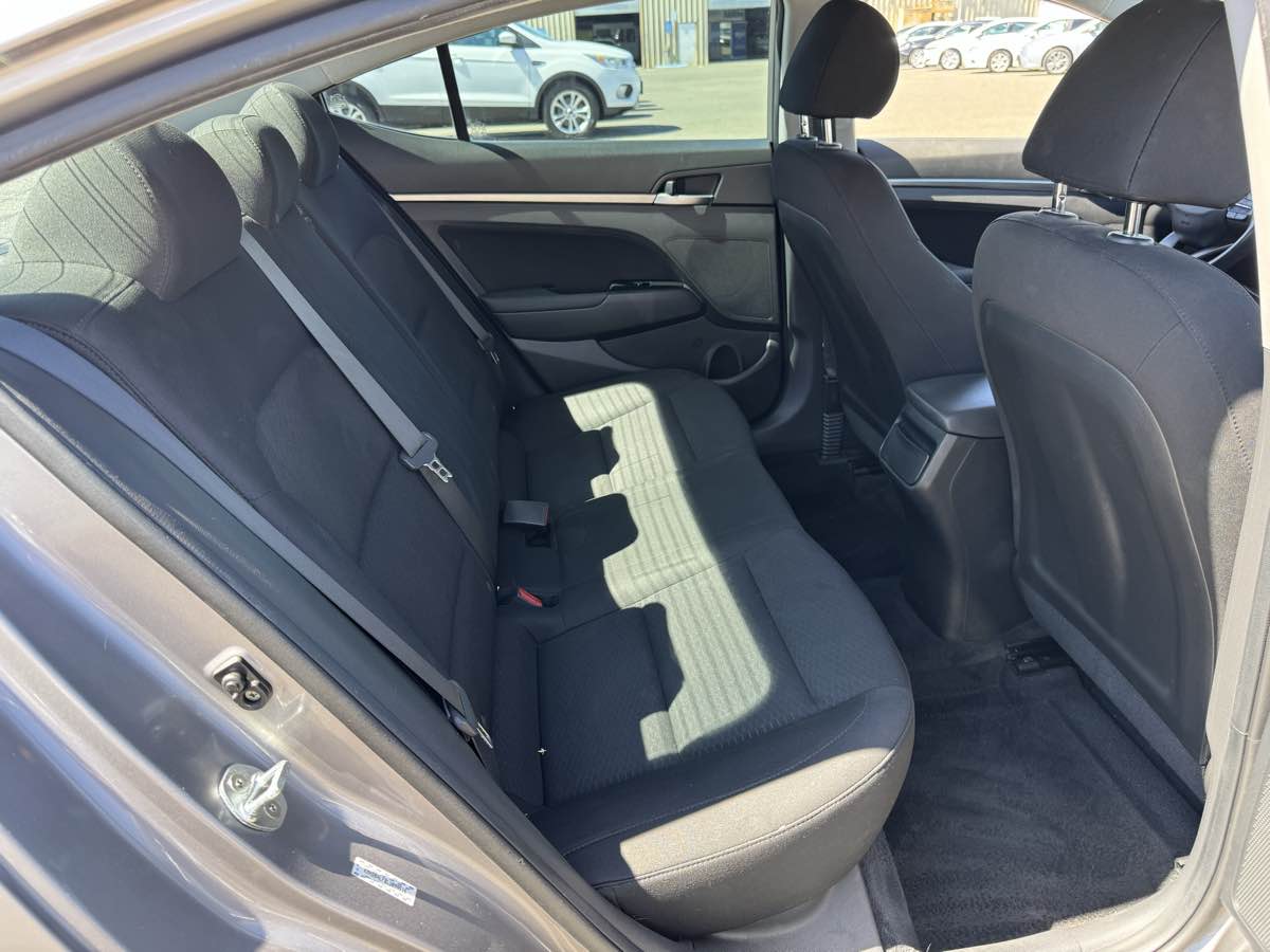 Hyundai Elantra photo 16