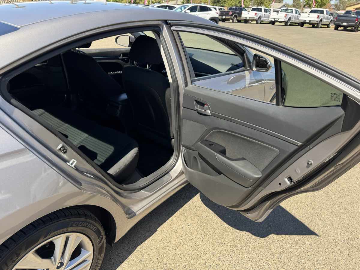 Hyundai Elantra photo 17