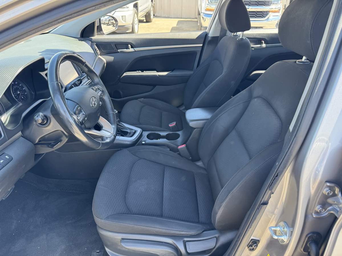 Hyundai Elantra photo 20