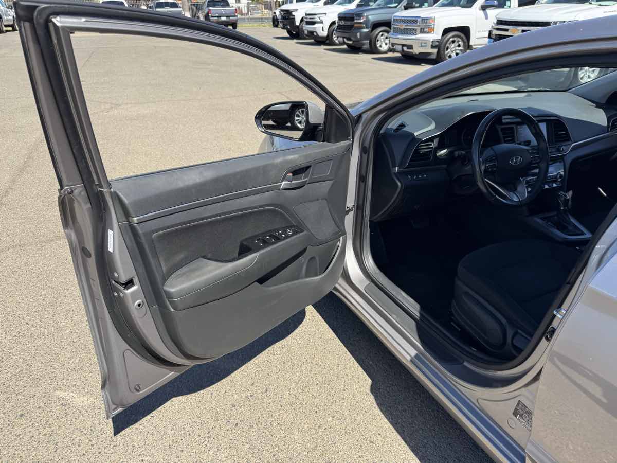 Hyundai Elantra photo 21
