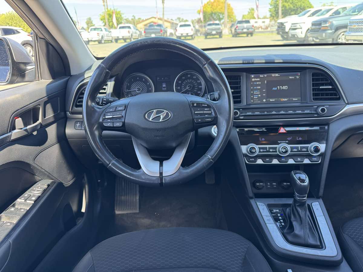 Hyundai Elantra photo 22