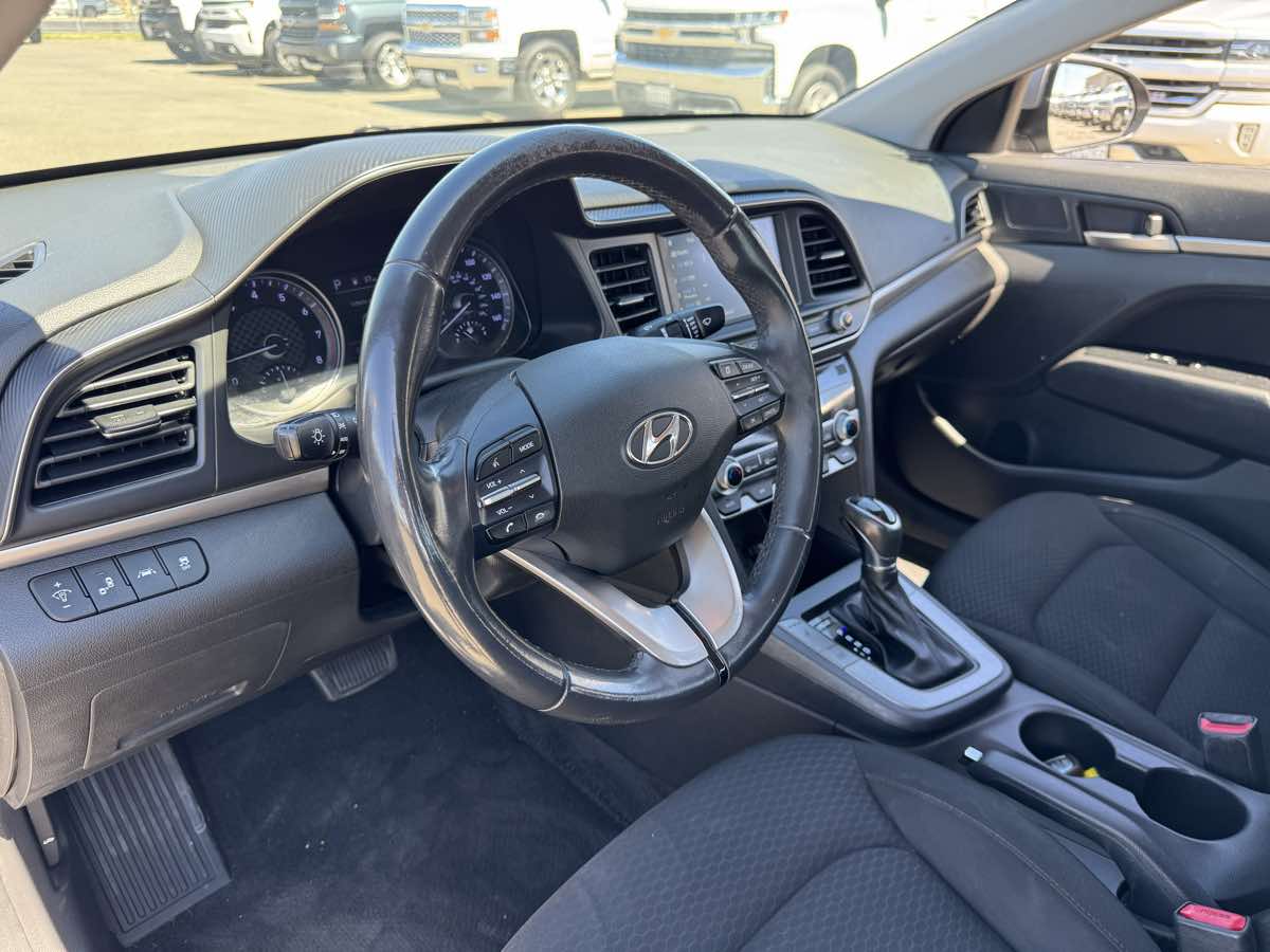Hyundai Elantra photo 23