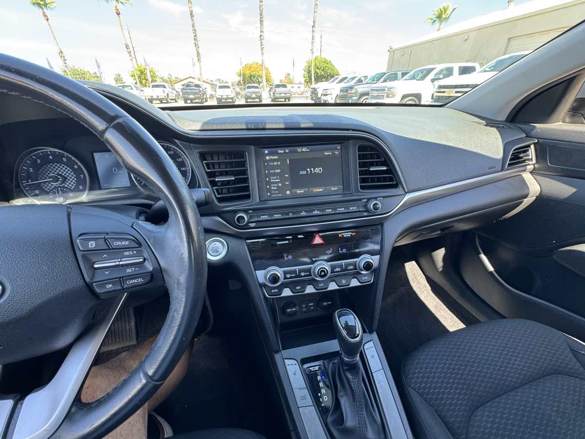Hyundai Elantra photo 25