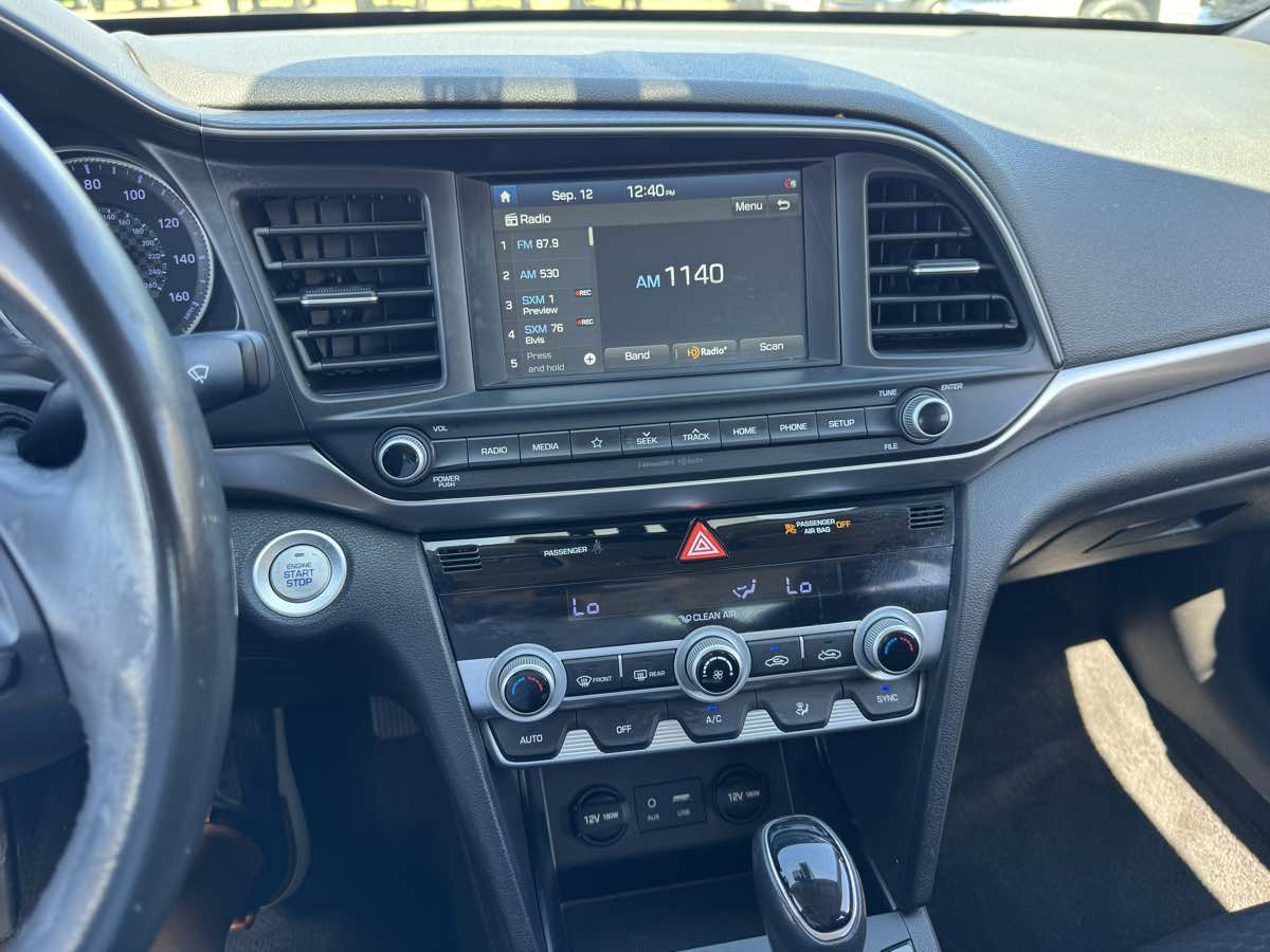 Hyundai Elantra photo 26