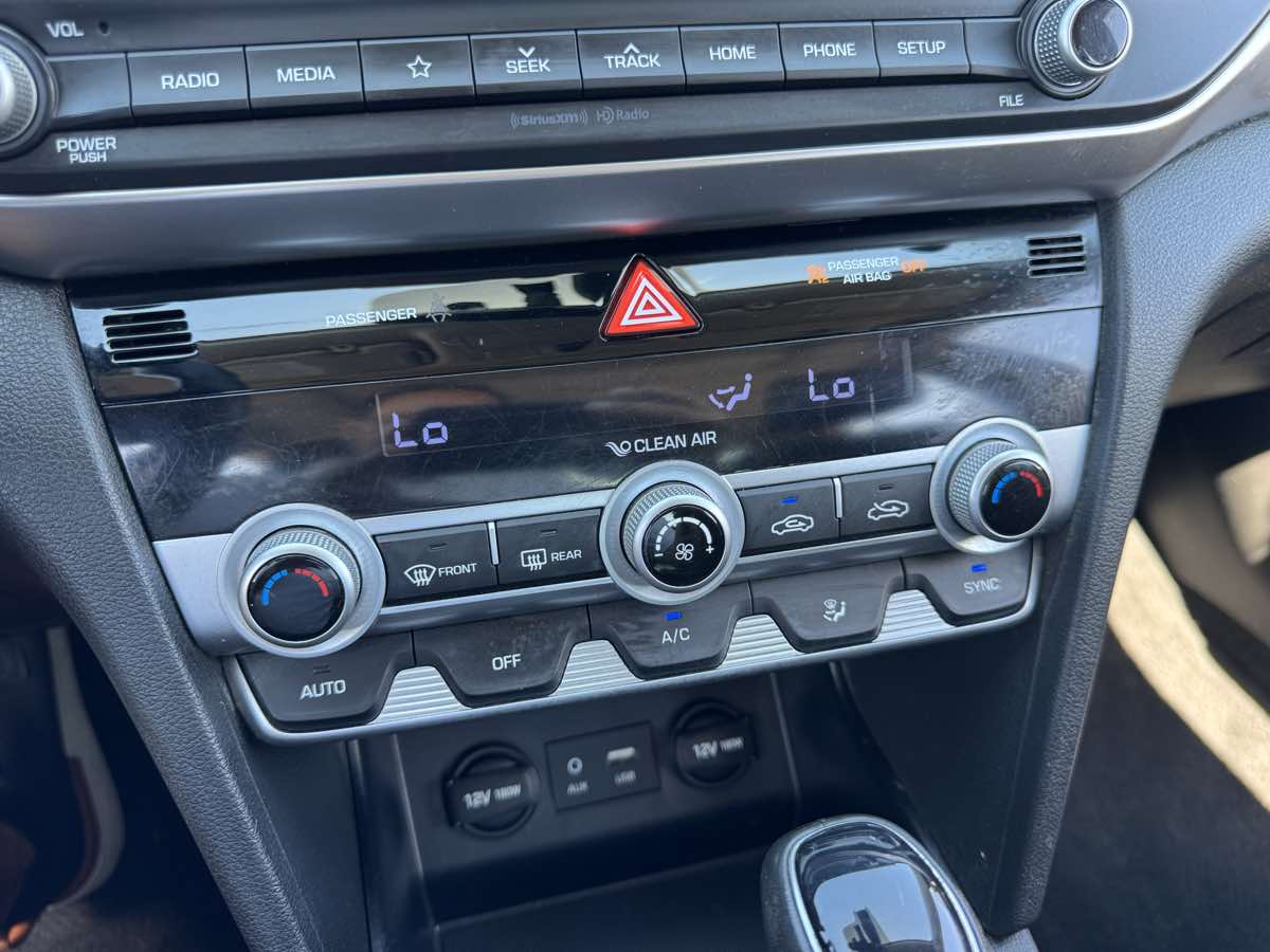 Hyundai Elantra photo 29