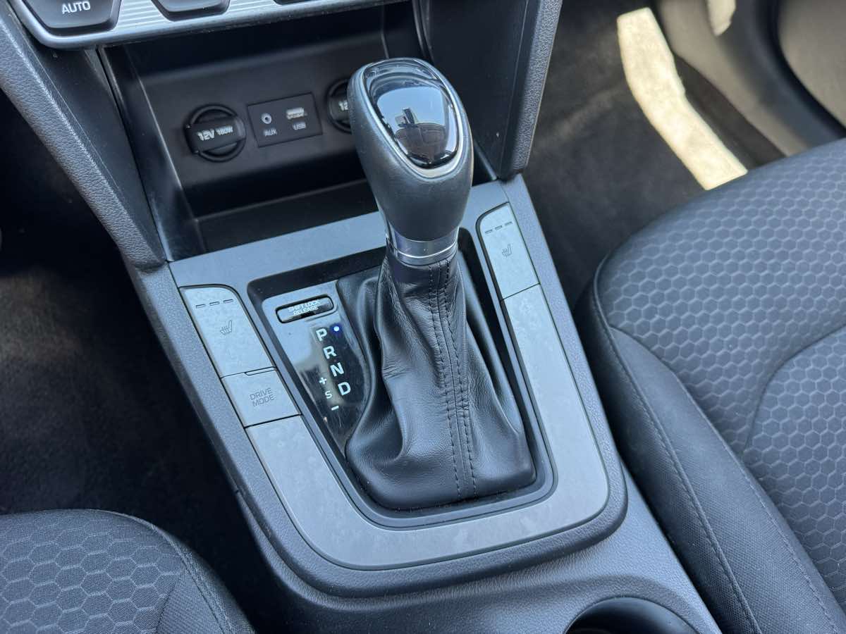 Hyundai Elantra photo 30