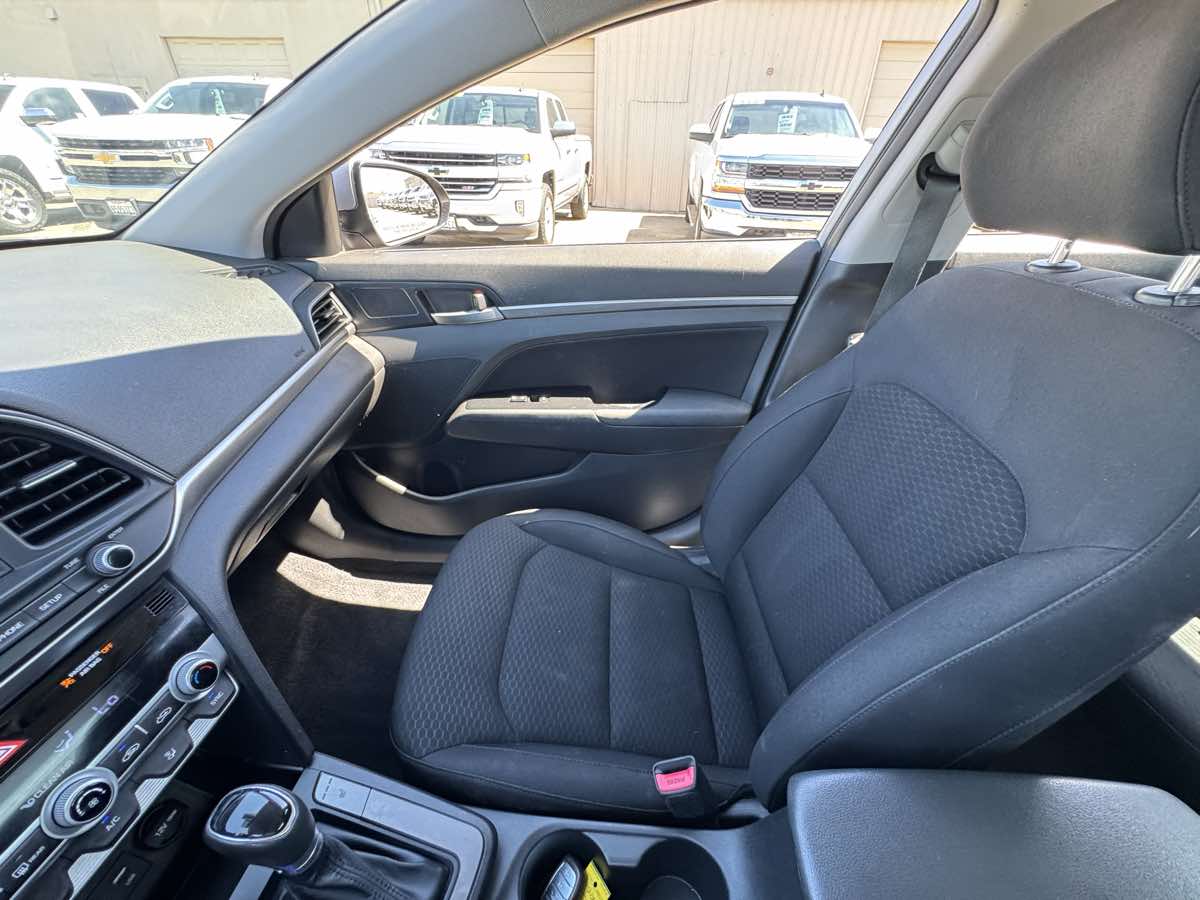 Hyundai Elantra photo 35