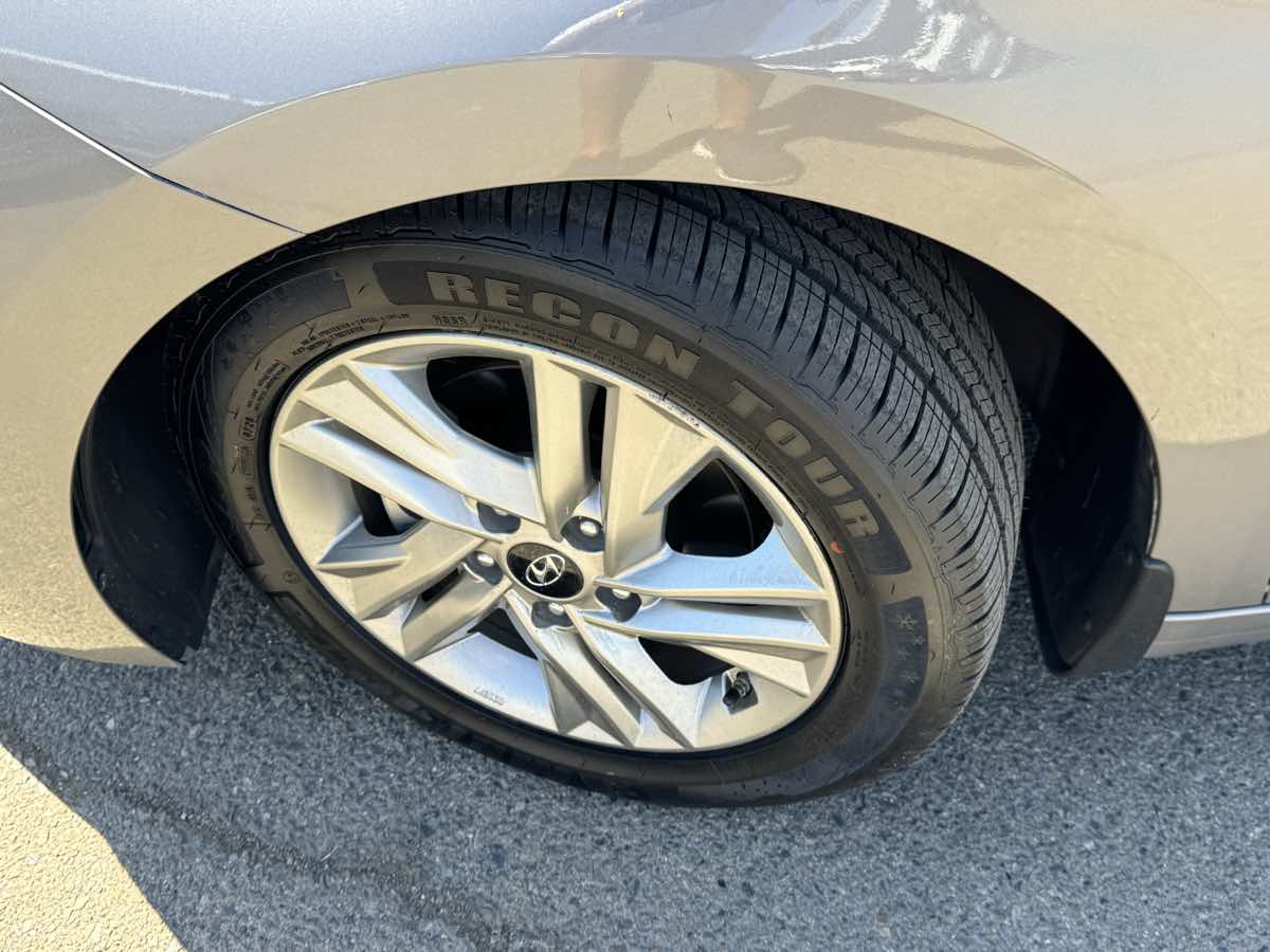 Hyundai Elantra photo 37