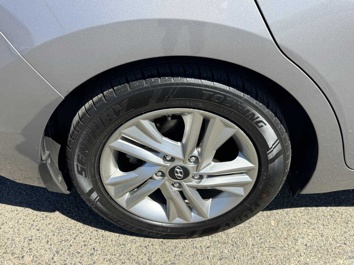Hyundai Elantra photo 39