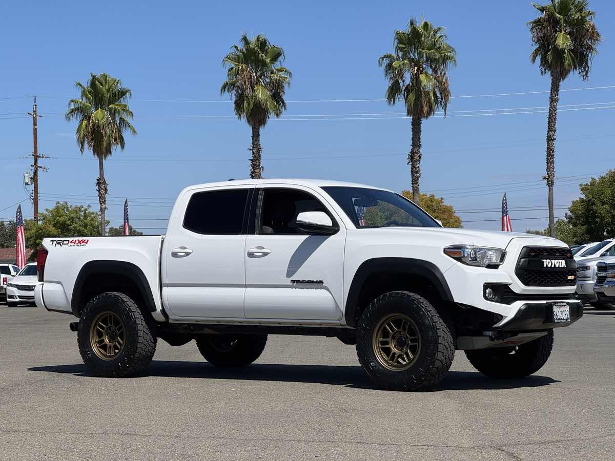 Toyota Tacoma photo 44