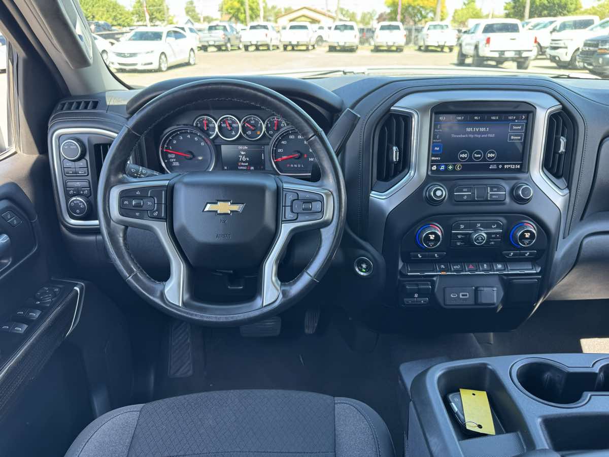 Chevrolet Silverado photo 24