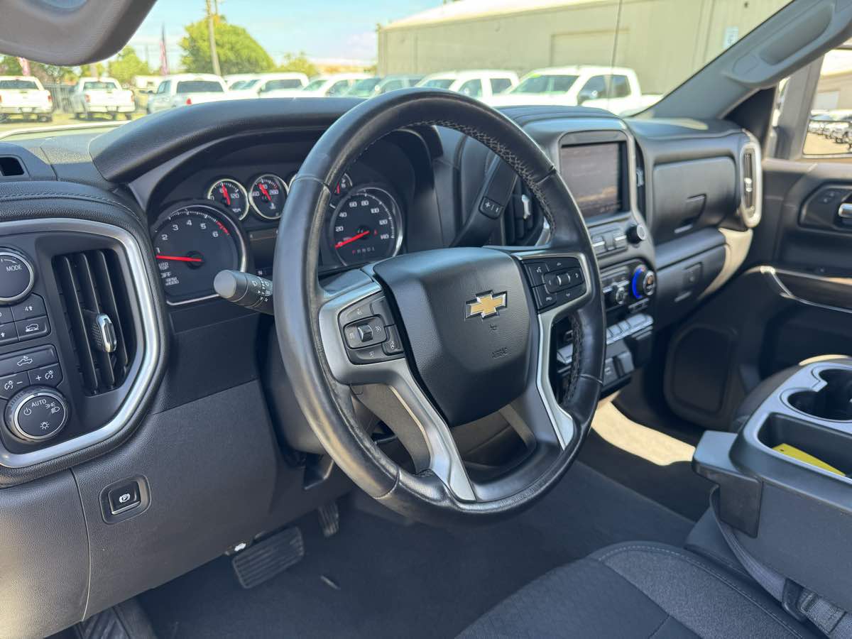 Chevrolet Silverado photo 25