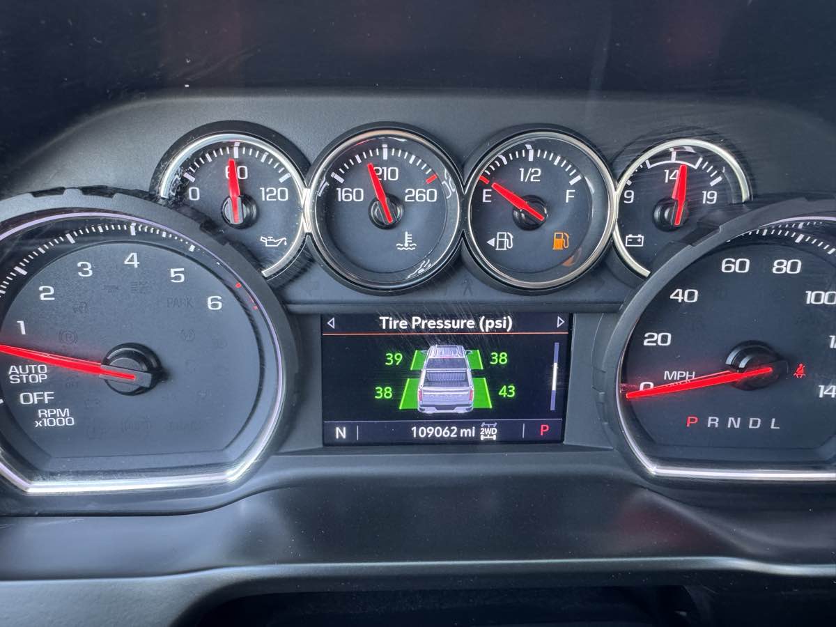 Chevrolet Silverado photo 26