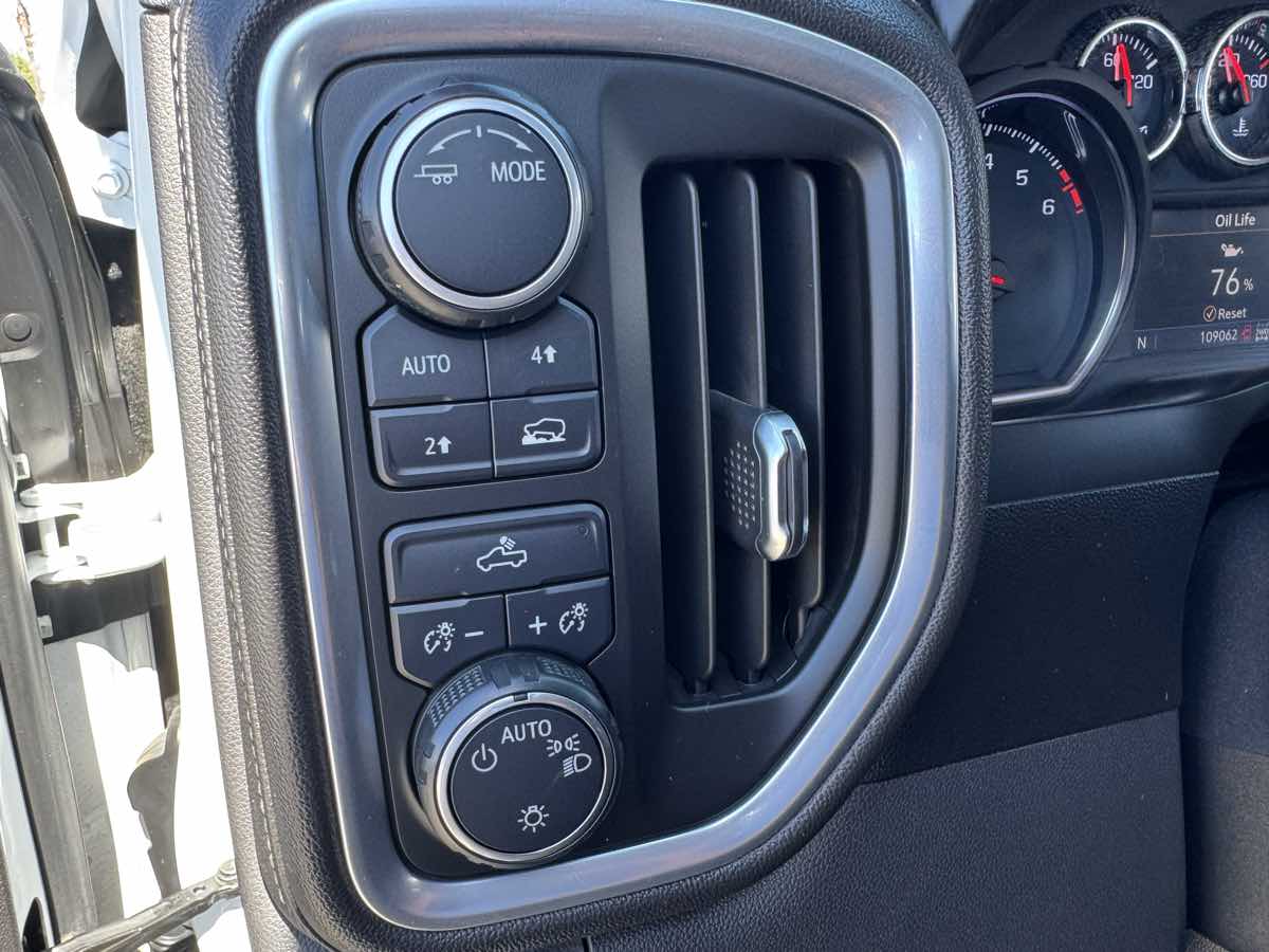 Chevrolet Silverado photo 27