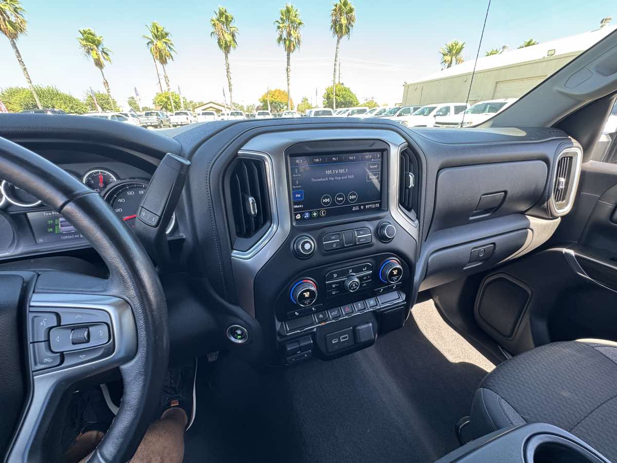 Chevrolet Silverado photo 28