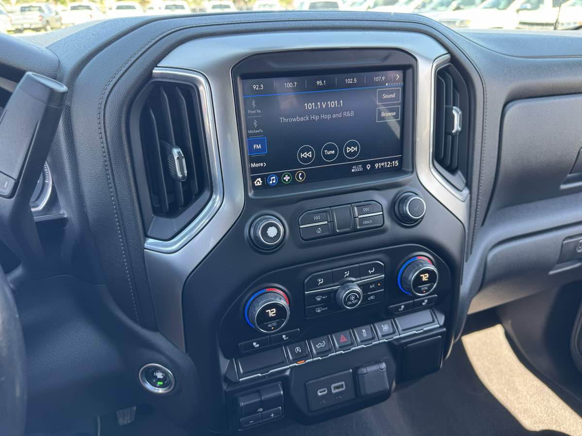 Chevrolet Silverado photo 29