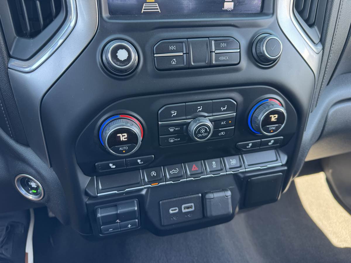 Chevrolet Silverado photo 32