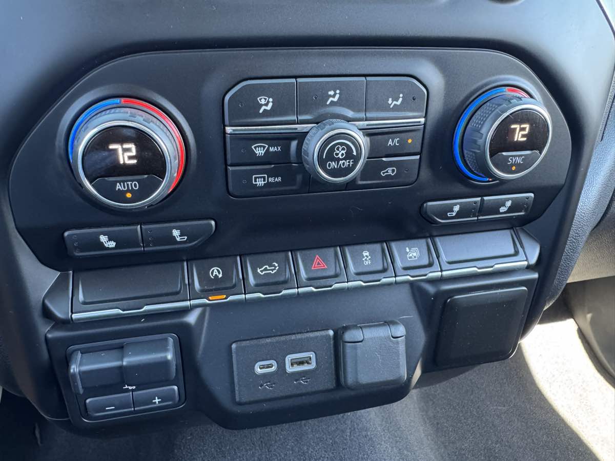 Chevrolet Silverado photo 35