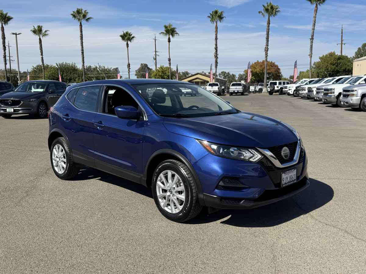 Nissan Rogue Sport photo 2