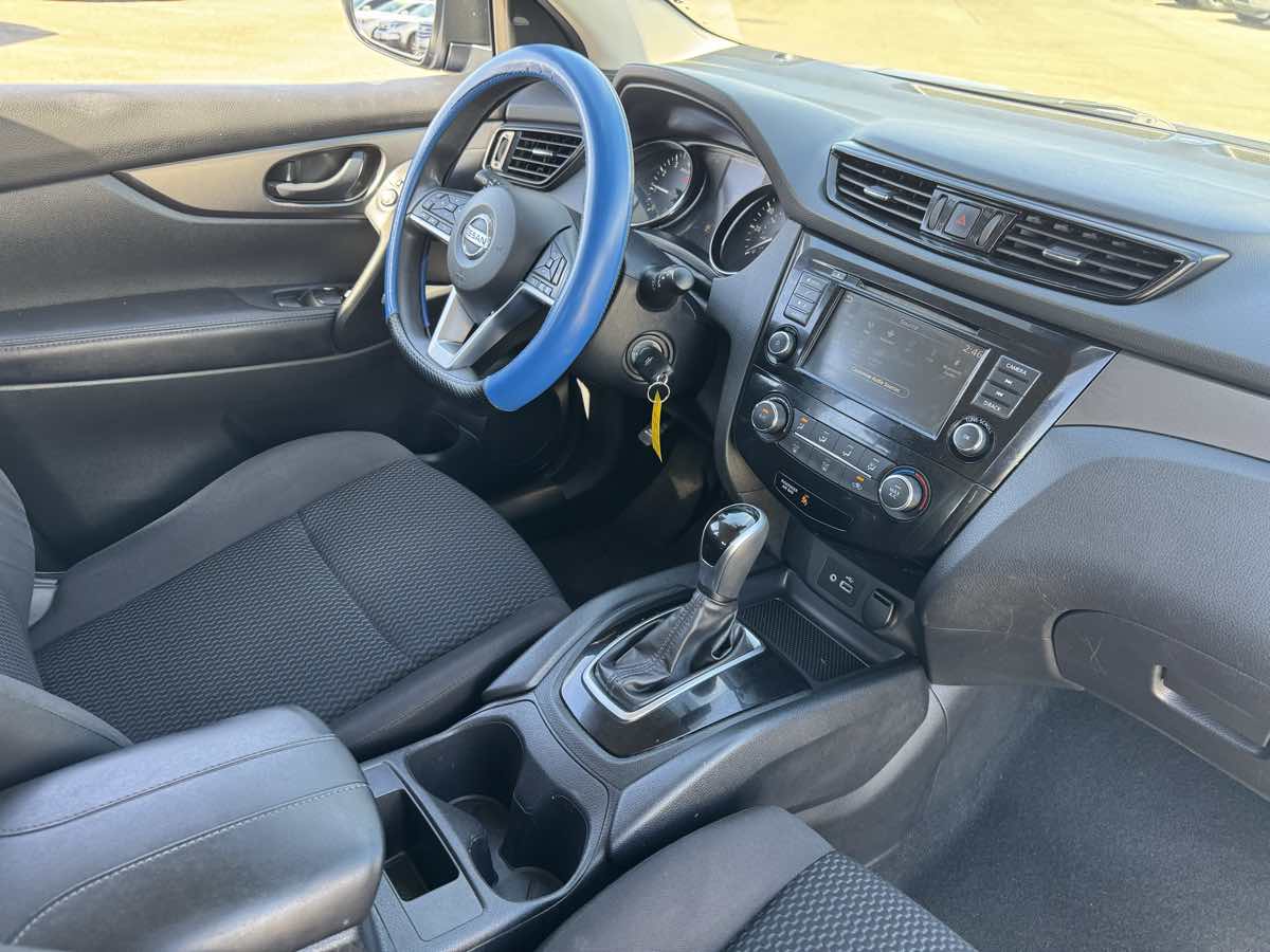 Nissan Rogue Sport photo 14
