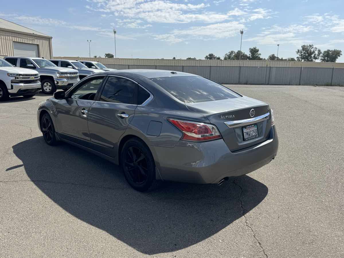 Nissan Altima photo 7