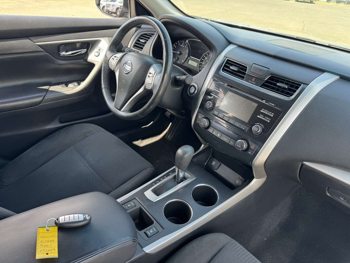 Nissan Altima photo 15