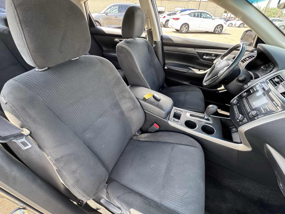 Nissan Altima photo 16
