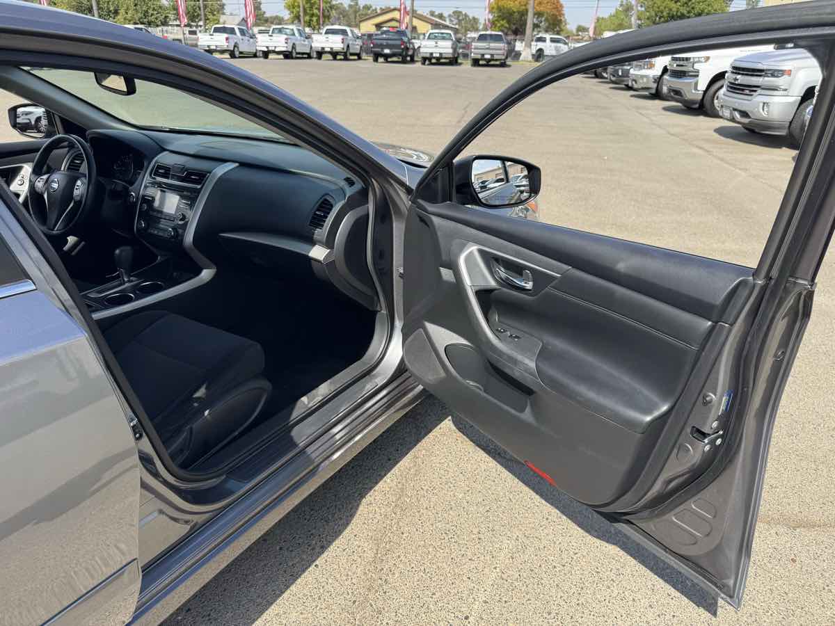 Nissan Altima photo 17