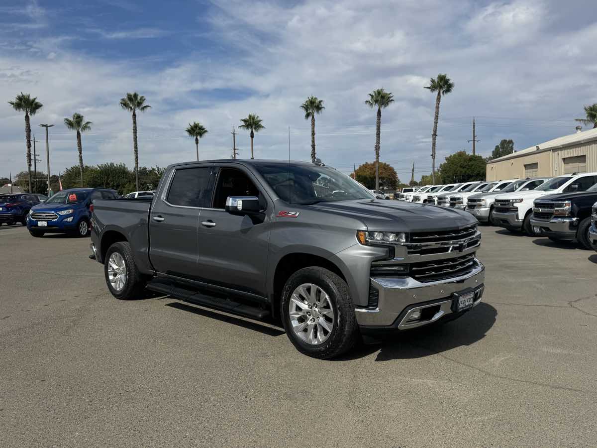 Chevrolet Silverado photo 2