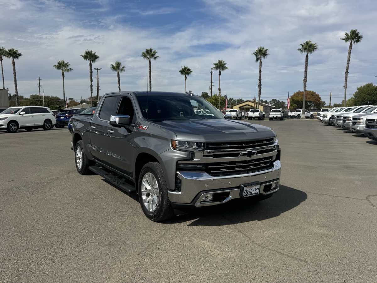 Chevrolet Silverado photo 3