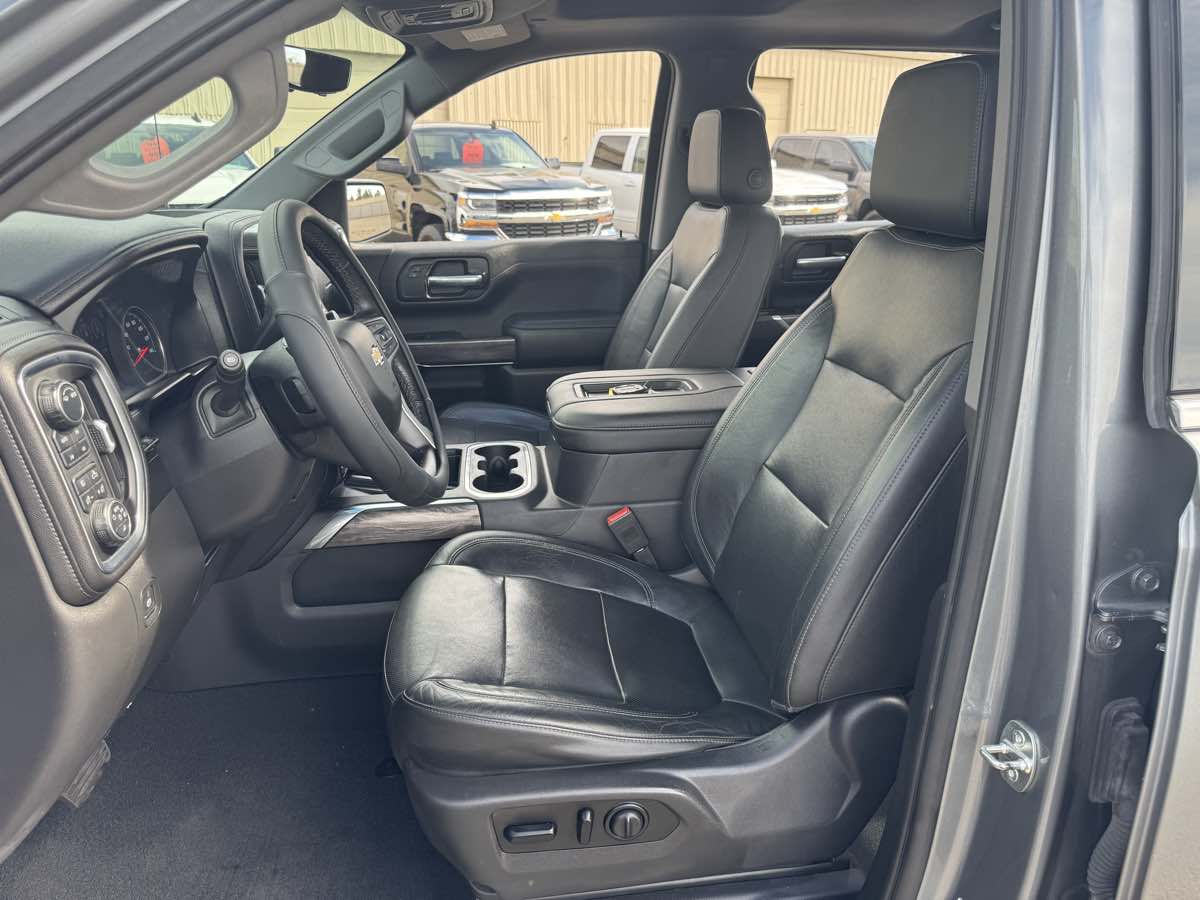 Chevrolet Silverado photo 21