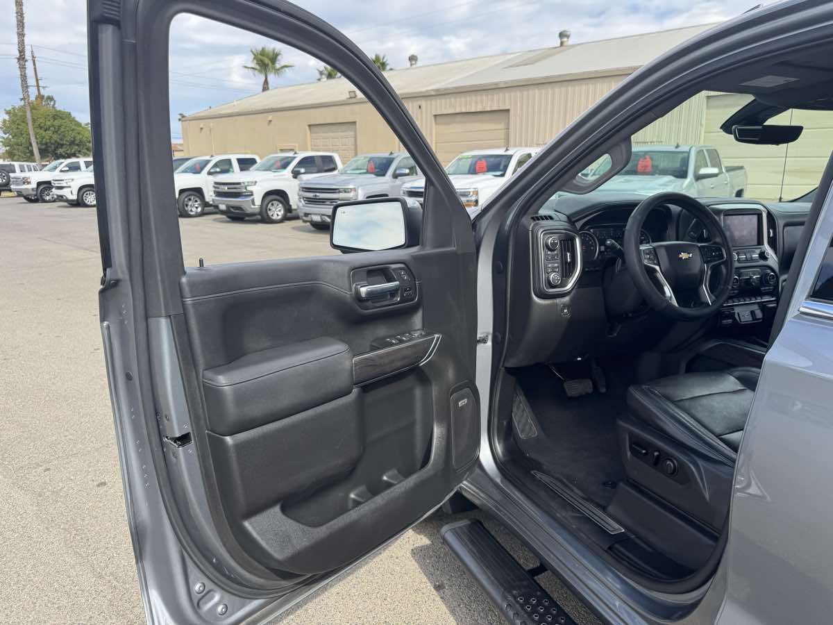 Chevrolet Silverado photo 22